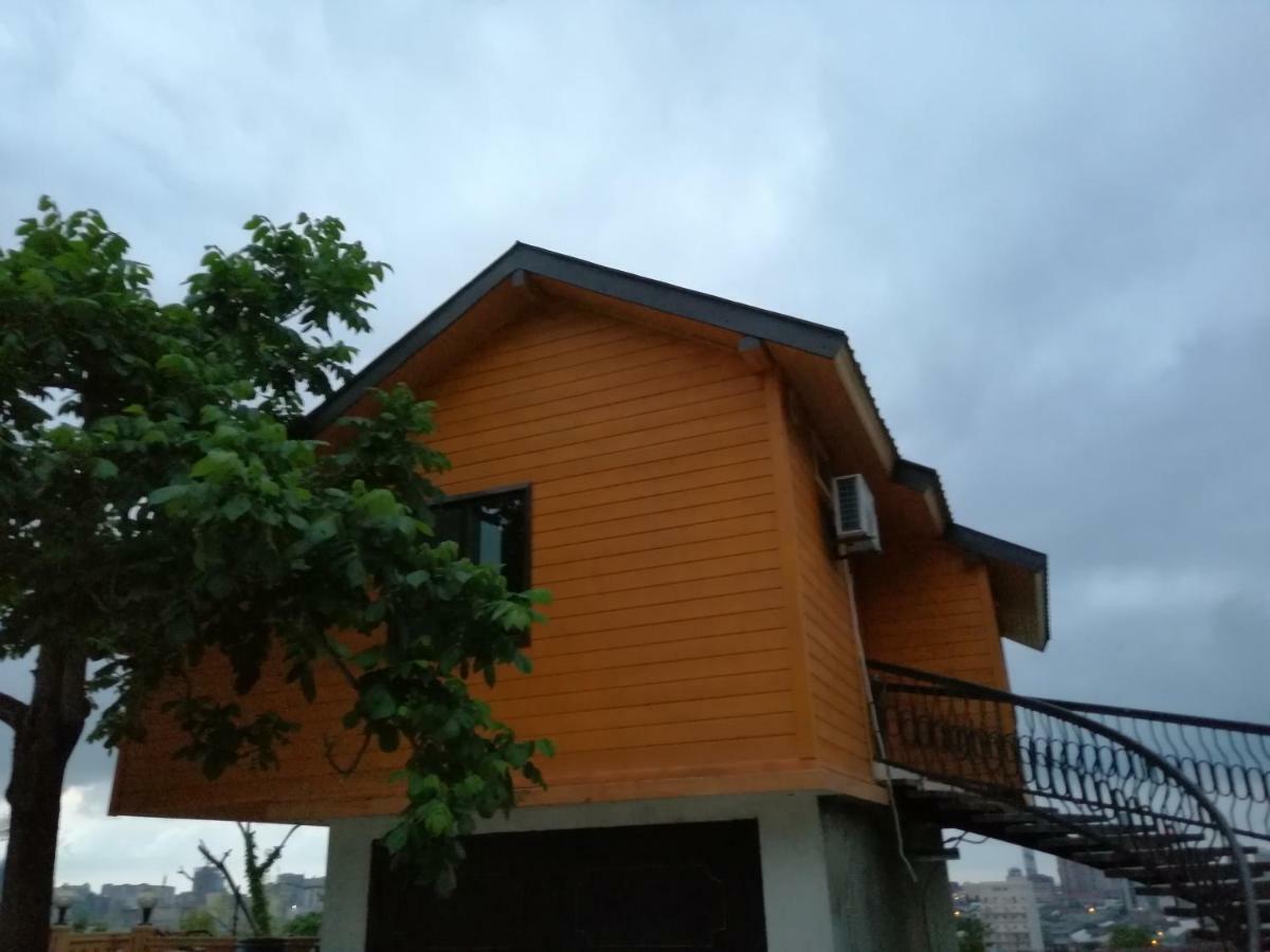 Деревянный Котеж The 1 С Выдом На Город Batumi Exteriör bild