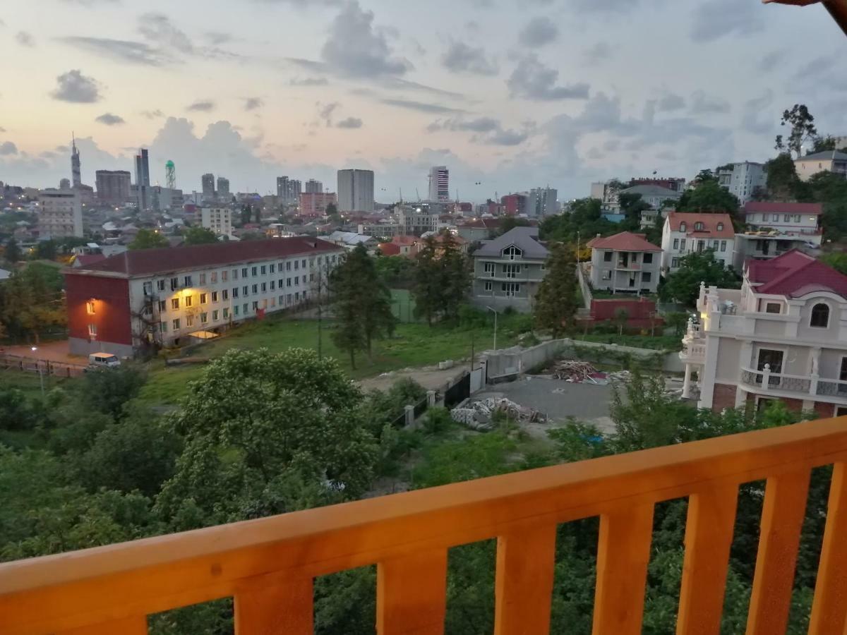 Деревянный Котеж The 1 С Выдом На Город Batumi Exteriör bild