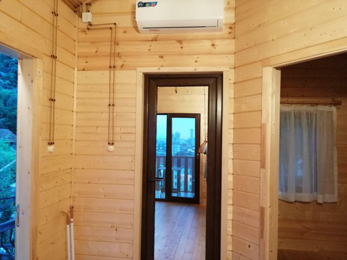 Деревянный Котеж The 1 С Выдом На Город Batumi Exteriör bild